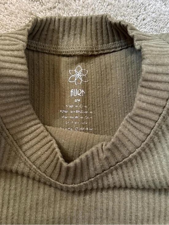 Aura Olive Ribbed Sleeveless Knit Top - Women - Picture 2 of 3